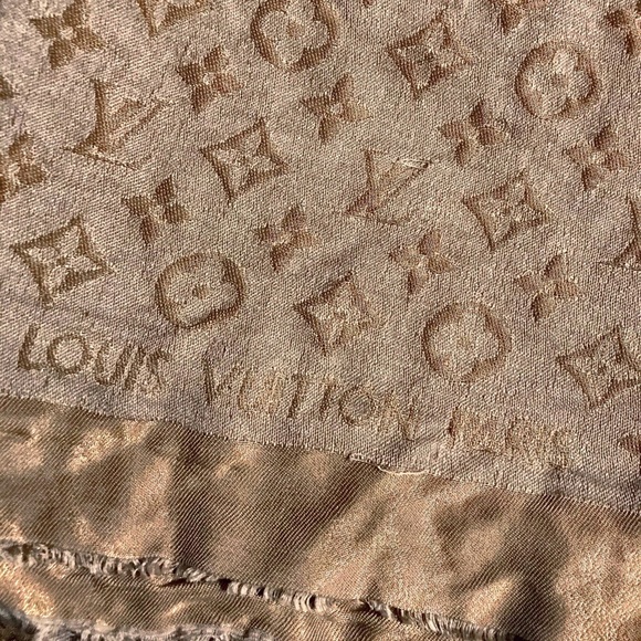 Louis Vuitton silk shawl scarf - Picture 7 of 8